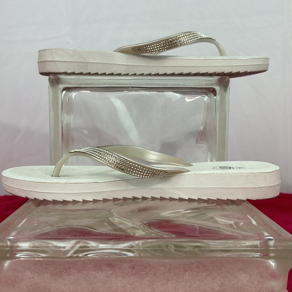 Rhinestone Flip Flops sz 7/8 - Picture 2 of 11